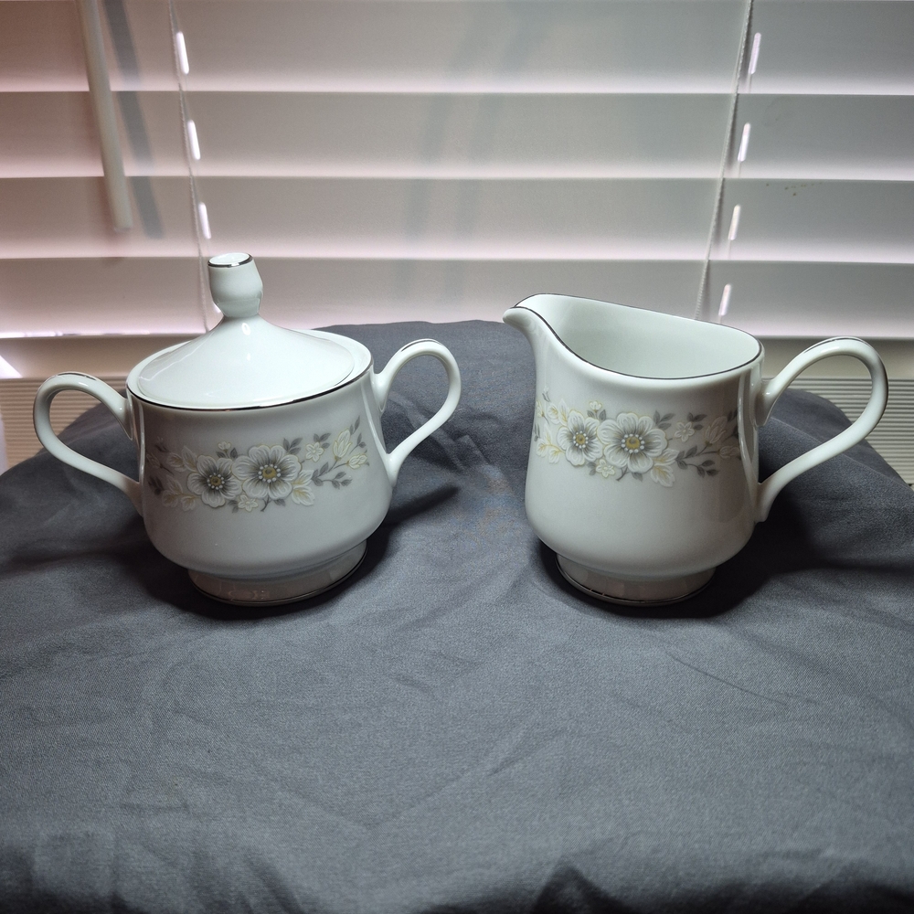 Charming S. Carlton Andover Cream and Sugar Dish Set - Timeless Elegance!